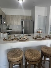 6820 SW 12th St, Unit A2 in Miami, FL - Foto de edificio - Building Photo