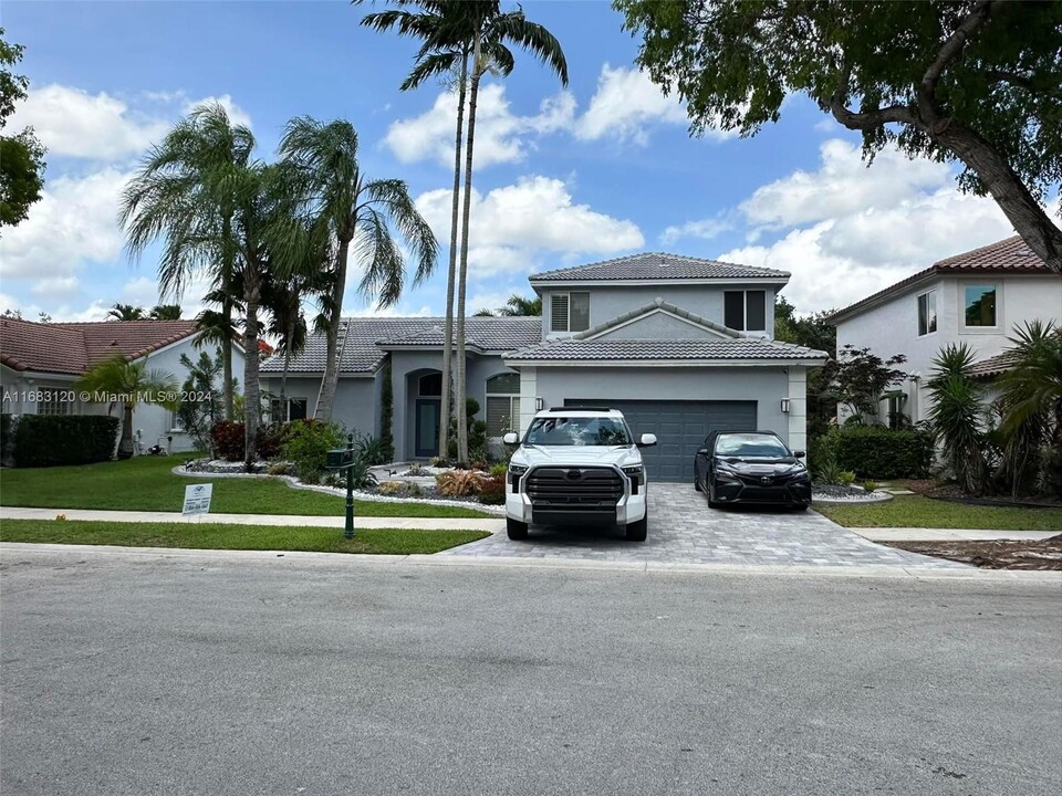 1888 Water Ridge Dr in Weston, FL - Building Photo