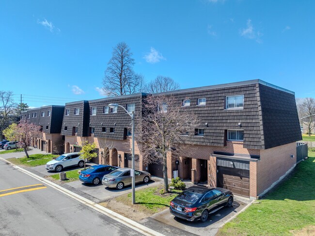 Darras Court in Brampton, ON - Building Photo - Building Photo