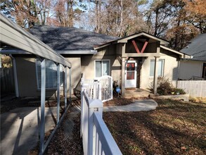 1684 Braeburn Dr SE in Atlanta, GA - Building Photo - Building Photo