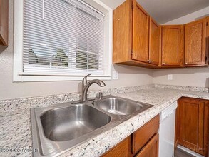 1110 Golden Dawn Cir in Anchorage, AK - Building Photo - Building Photo