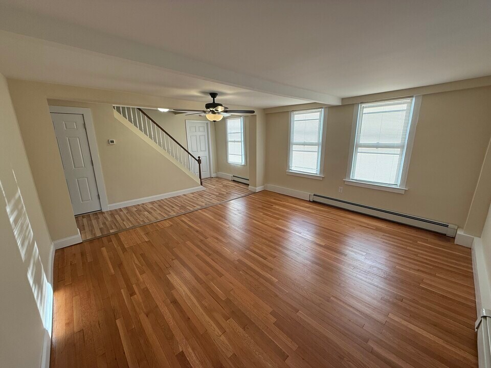 33 S Elm St, Unit #2 in Wallingford, CT - Building Photo