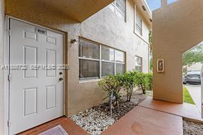 1018 Twin Lakes Dr in Coral Springs, FL - Building Photo - Building Photo