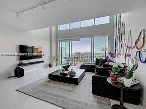 400 Sunny Isles Blvd in Sunny Isles Beach, FL - Building Photo - Building Photo