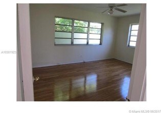 9901 W Bay Harbor Dr in Bay Harbor Islands, FL - Building Photo - Building Photo