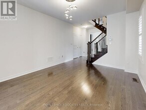 10 Lloyd Cres in Brampton, ON - Building Photo - Building Photo