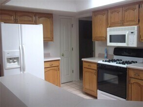 7680 Dianjou Dr in El Paso, TX - Building Photo - Building Photo