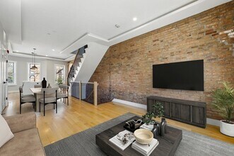 125 Saratoga St in Boston, MA - Building Photo - Building Photo