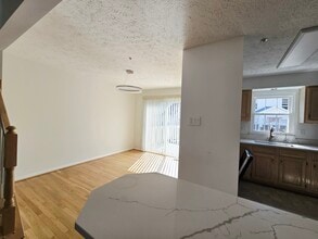 18636 Clovercrest Cir in Olney, MD - Foto de edificio - Building Photo