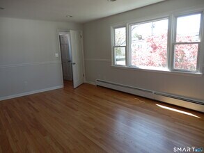 306 Grovers Ave in Bridgeport, CT - Building Photo - Building Photo