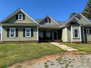 8365 Wallace Wood Rd in Gainesville, GA - Building Photo - Building Photo