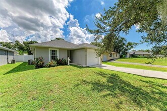 827 Bacon Ave in Sarasota, FL - Foto de edificio - Building Photo
