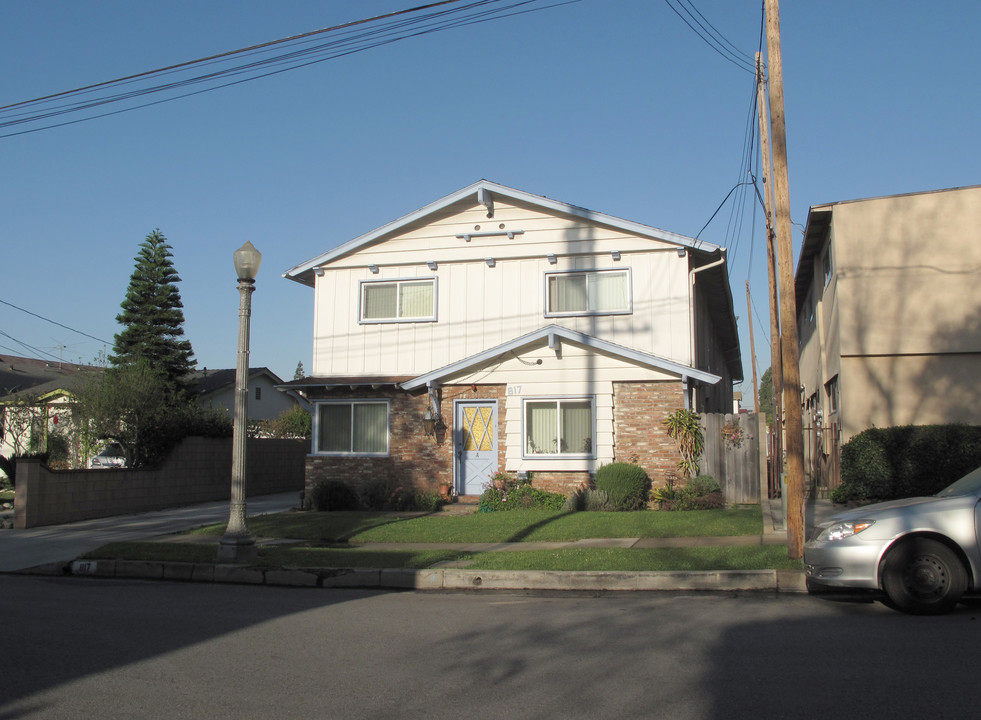 817 S Sierra Vista Ave in Alhambra, CA - Foto de edificio