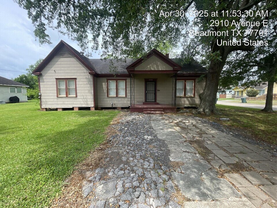 2910 Avenue E in Beaumont, TX - Building Photo