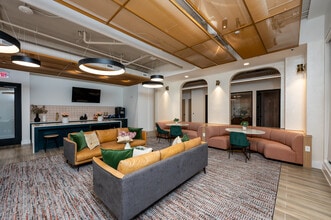 Versa in Indianapolis, IN - Foto de edificio - Interior Photo