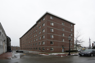 Feaster Apartments in Portsmouth, NH - Foto de edificio - Building Photo