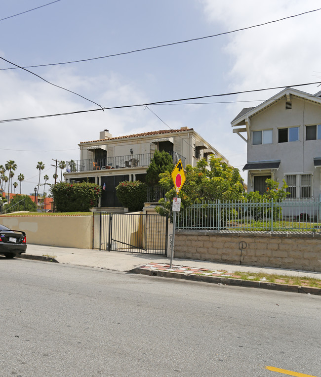 960 S Normandie Ave in Los Angeles, CA - Building Photo - Building Photo