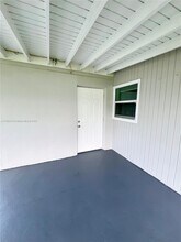 32 Allen Rd, Unit 2 in West Park, FL - Foto de edificio - Building Photo