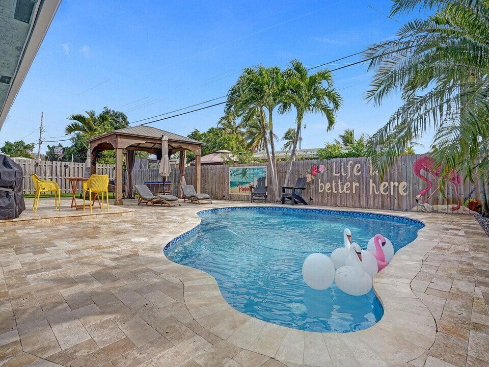 2750 NE 10th Ave in Pompano Beach, FL - Building Photo
