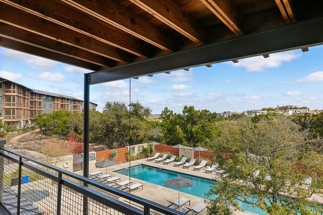The Saint June in Austin, TX - Foto de edificio - Building Photo
