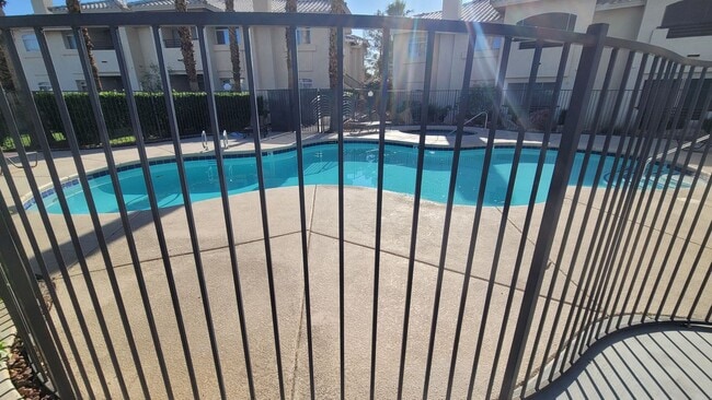 3320 S Fort Apache Rd in Las Vegas, NV - Foto de edificio - Building Photo