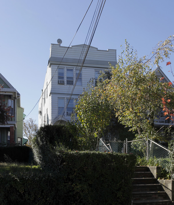 205 Duncan Ave in Jersey City, NJ - Building Photo