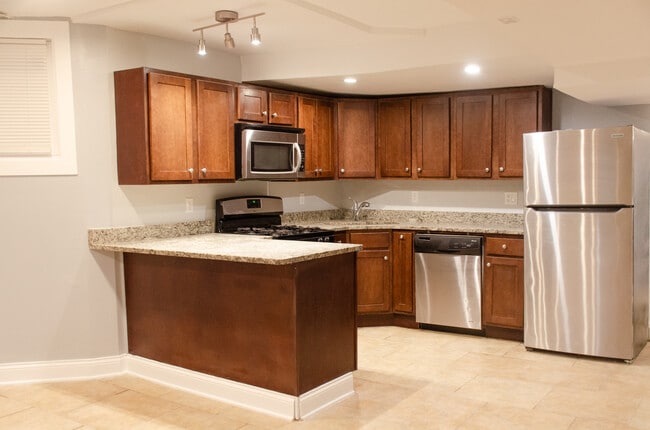 1719 W Greenleaf Ave, Unit Garden in Chicago, IL - Building Photo - Building Photo