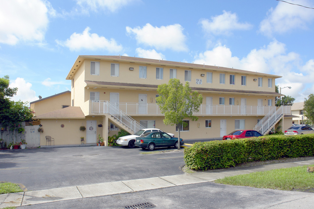 1390 W 42nd St in Hialeah, FL - Building Photo