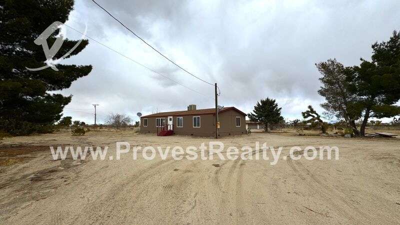 4228 Sunset Rd in Phelan, CA - Building Photo