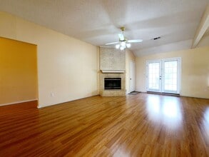 909 Crestwood Dr in Cedar Hill, TX - Building Photo - Building Photo