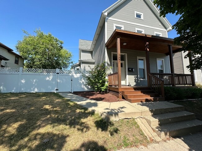 property at 707 Livingston Ave NE