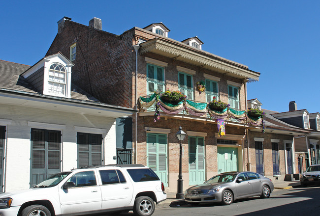 817 Dumaine St in New Orleans, LA - Foto de edificio - Building Photo