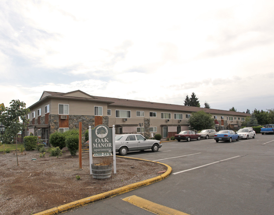 Oak Manor Apartments in Salem, OR - Building Photo