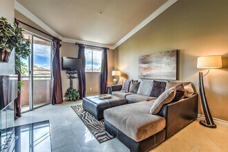 220 E Flamingo Rd in Las Vegas, NV - Building Photo - Building Photo