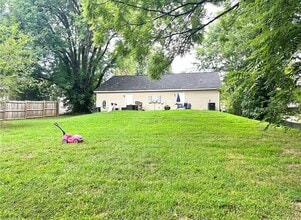 1319 Kirkman St in Greensboro, NC - Building Photo - Building Photo