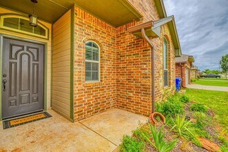 2201 Alameda Park Dr in Norman, OK - Building Photo - Building Photo