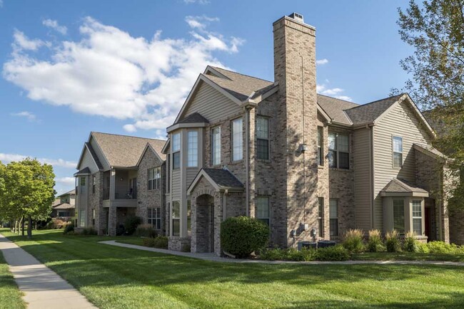 Stone Creek Villas in Omaha, NE - Foto de edificio - Building Photo