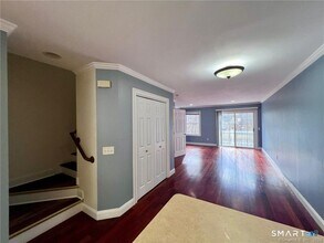 527 W Thames St in Norwich, CT - Building Photo - Building Photo