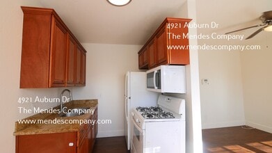 4921 Auburn Dr in San Diego, CA - Building Photo - Building Photo