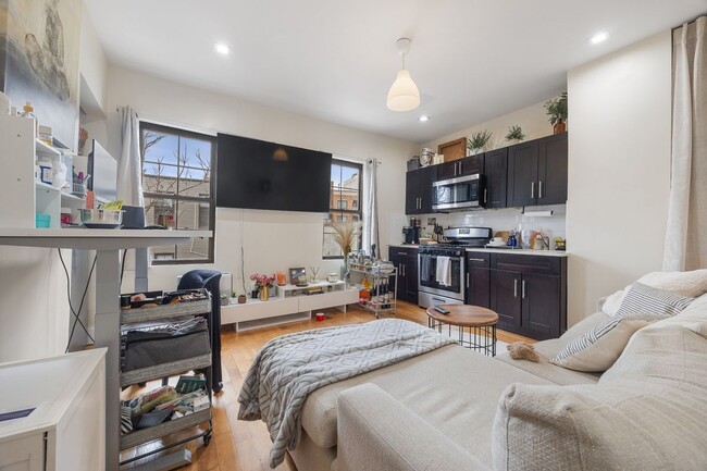 118 Kingsland Ave
