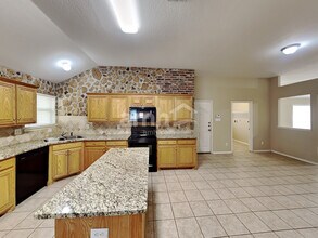 511 Point Vly in San Antonio, TX - Building Photo - Building Photo