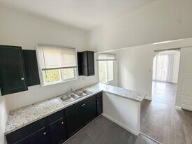 612 57th St in Los Angeles, CA - Building Photo