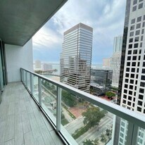500 Brickell Ave, Unit 2506 in Miami, FL - Building Photo
