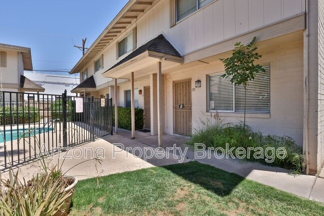 property at 3934 E Piccadilly Rd