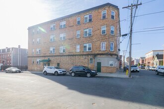 71-73 Newbury St in Lawrence, MA - Foto de edificio - Building Photo
