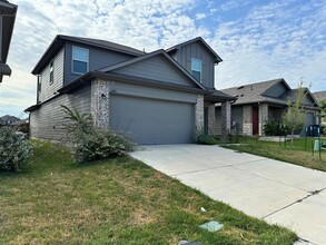 14915 Bajada Rd in Manor, TX - Foto de edificio - Building Photo