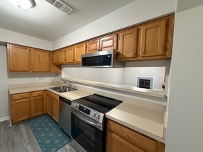 3004 Glastonbury Cir in Virginia Beach, VA - Building Photo - Building Photo