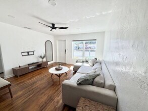 2005 Virginia Dr in Orlando, FL - Building Photo - Building Photo