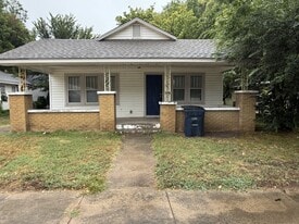 207 S Center St in Shawnee, OK - Building Photo