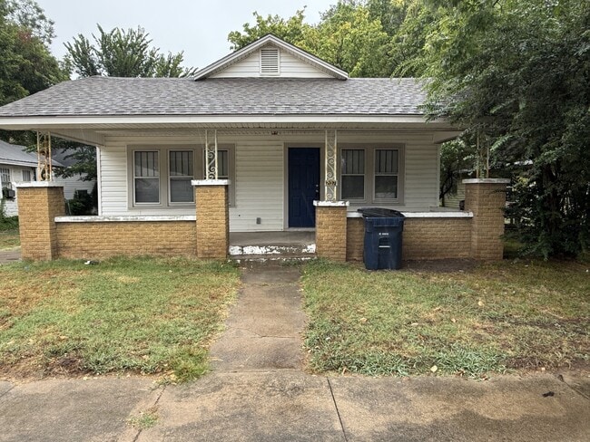 property at 207 S Center St